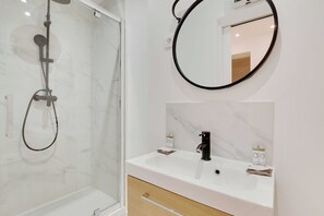 Apartment | Bathroom