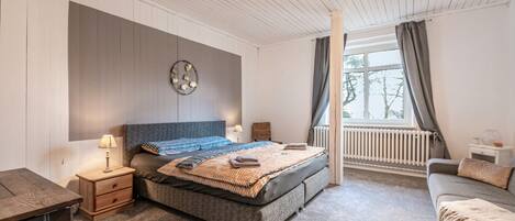 1 bedroom, WiFi, bed sheets