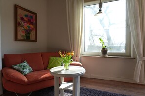 TV, fireplace - Haevn by the Sea, Auszeit Room (Reußenköge)