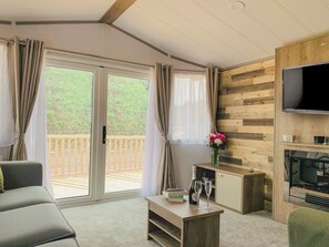 Exc 4 Berth waterside lodge Hot Tub | Living area | 32-inch LCD TV with digital channels - Clumber Park Lodges (Worksop)