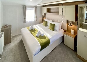 Luxury Cabin, Mobility Accessible | Bed sheets