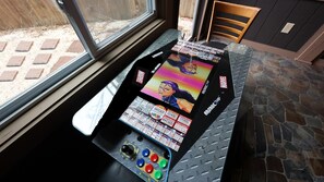 Game room - Hillside Hideaway- 2 King Suites, Quiet Setting, Close to Soaky Mtn Water Park (Sevierville)