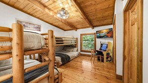 3 bedrooms, free WiFi, bed sheets