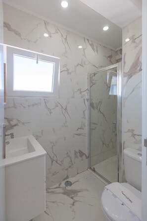 Douche, serviettes fournies