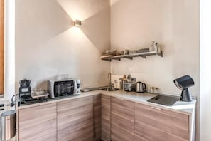 Refrigerador, microondas, parrilla de estufa y lavavajillas 