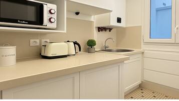 Apartment | Private kitchen | Microwave, oven, stovetop, cookware/dishes/utensils