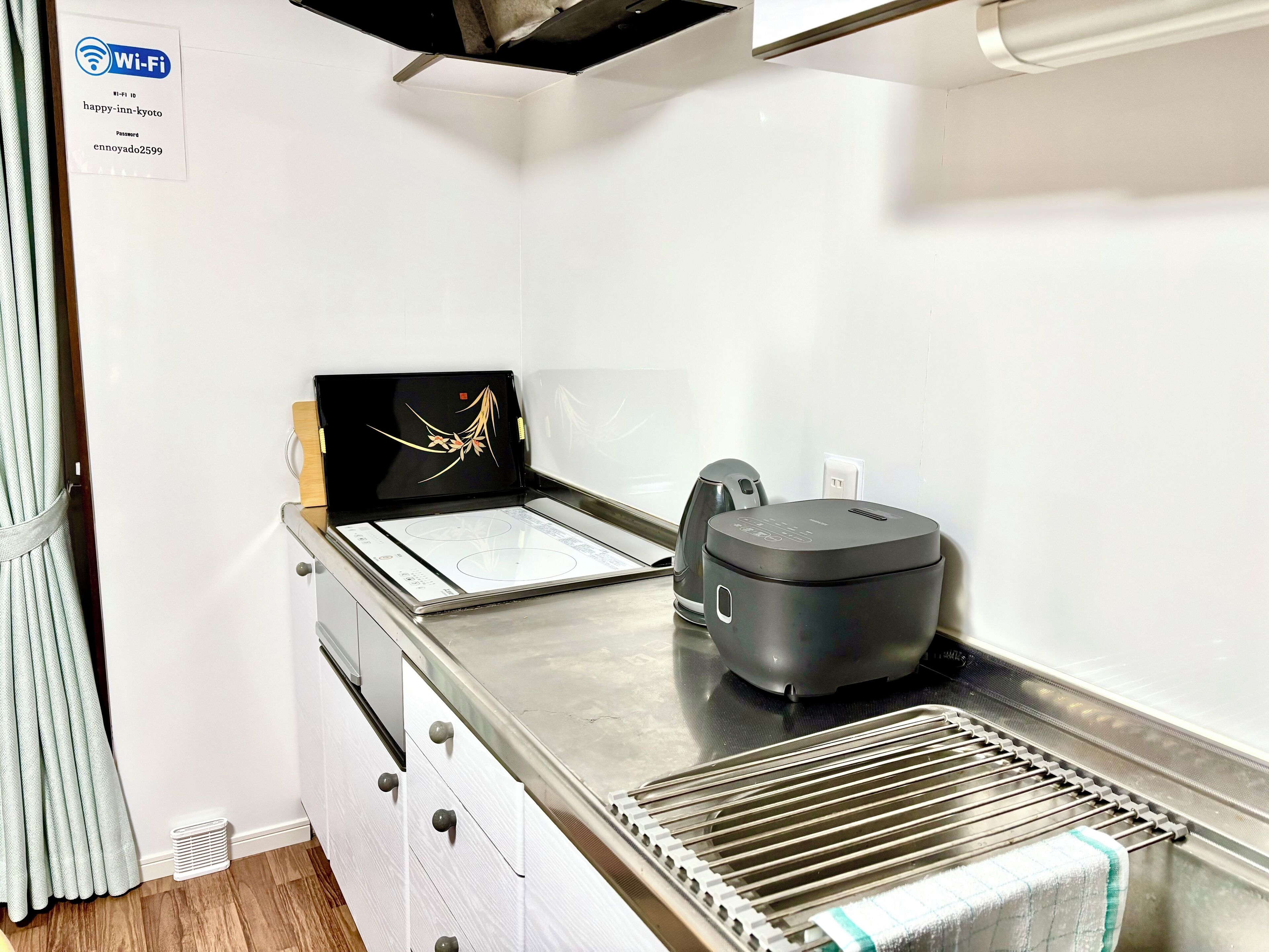 ファミリールーム 禁煙 | 専用キッチン | 大型冷蔵庫、電子レンジ、コンロ、炊飯器