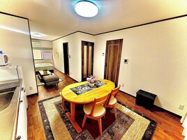 더블룸 또는 트윈룸 | 객실 내 식사 공간