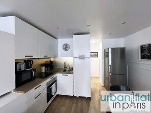 Fridge, microwave, oven, coffee/tea maker