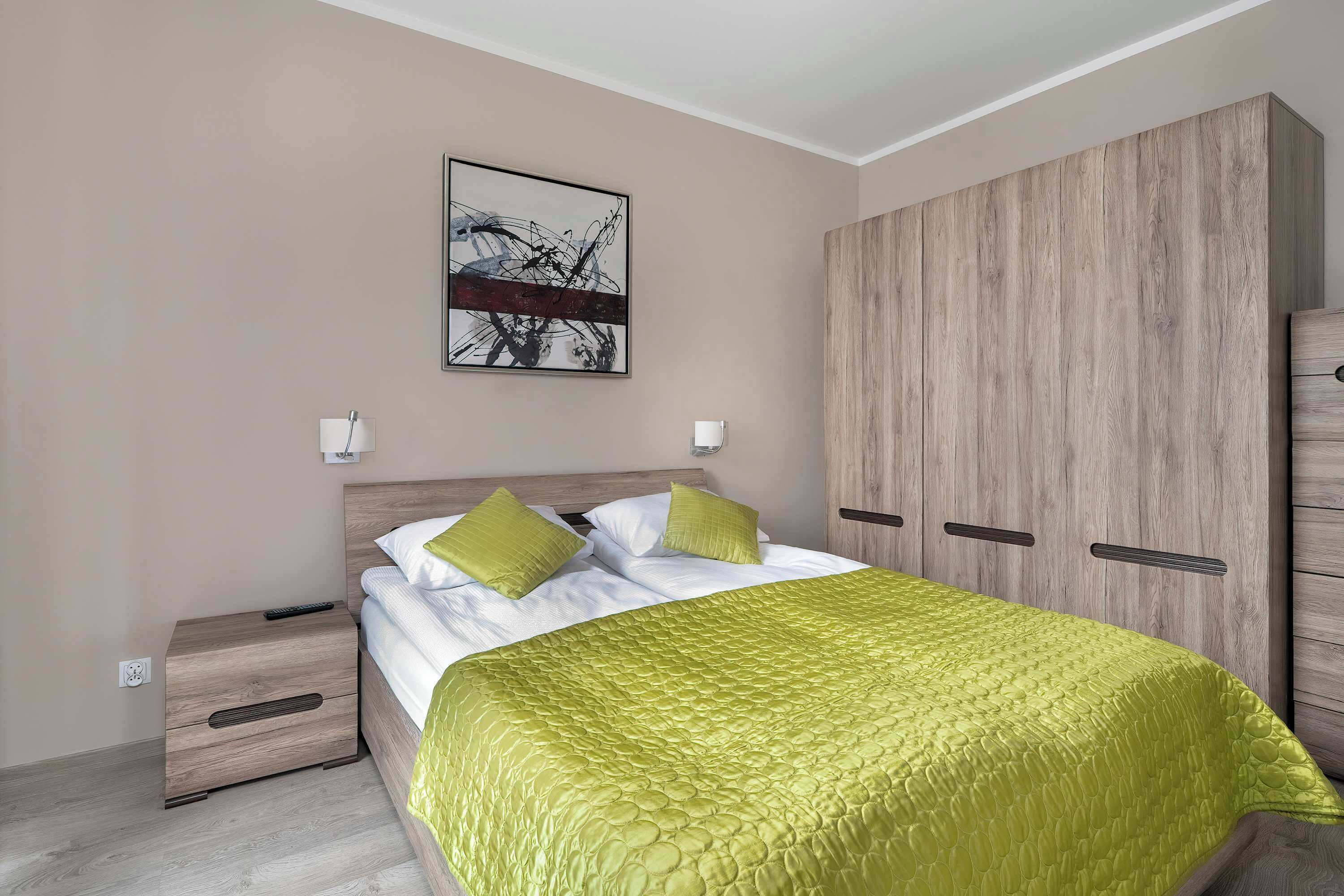 2 Schlafzimmer, Schreibtisch, Bügeleisen/Bügelbrett, Reisekinderbett
