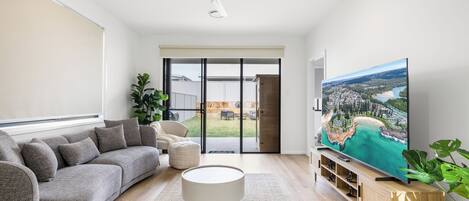 TV connectée, table de tennis de table