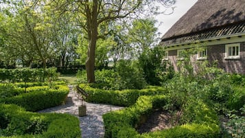 Apartment | Garden