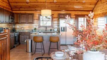House | 4 bedrooms, desk