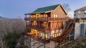 Apartment | 4 bedrooms - Pet-friendly Pool Game Room Hot Tub Theater (Sevierville)