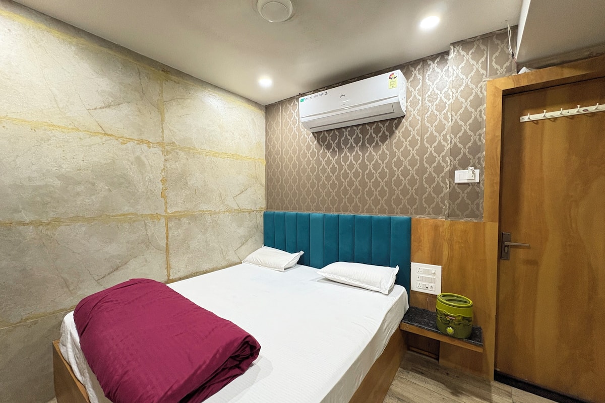 Deluxe Double Room, City View | WiFi (free), bed sheets