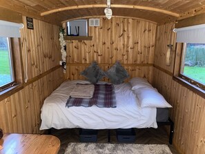 Cottage | 1 bedroom, individually decorated, individually furnished, free WiFi - Sharon's Shepherd Hut (Oswestry)