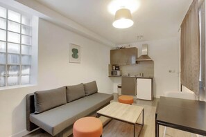 Living area - Charmant studio au cœur de Paris – Confort & Style (Paris)