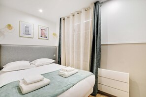 شقة | 1 غرفة نوم ومساحة عمل للكمبيوتر المحمول ومكواة/لوح كي وملاءات أسرّة