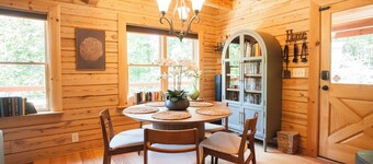 NEW! Quiet Riverfront Log Cabin - Firepits, Starlink, EV Charger, near Dahlonega