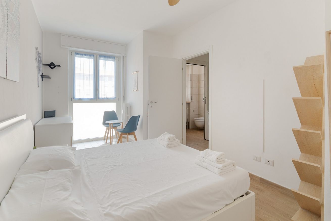 1 soverom, strykejern/-brett og reiseseng for barn