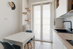 Dining - GuestHost - Naviglio Grande Bright Apartment (Milan)