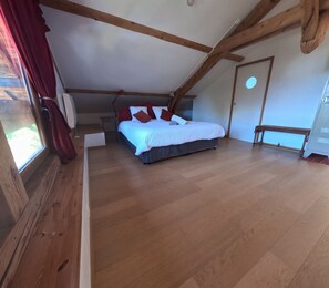 3 habitaciones, tabla de planchar con plancha, wifi y ropa de cama 
