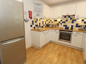 Dishwasher, cookware/dishes/utensils