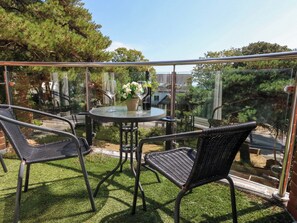 Outdoor dining - Casa Al Mare (Poole)