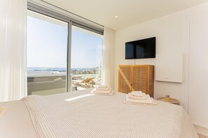 2 bedrooms, desk, iron/ironing board, travel cot