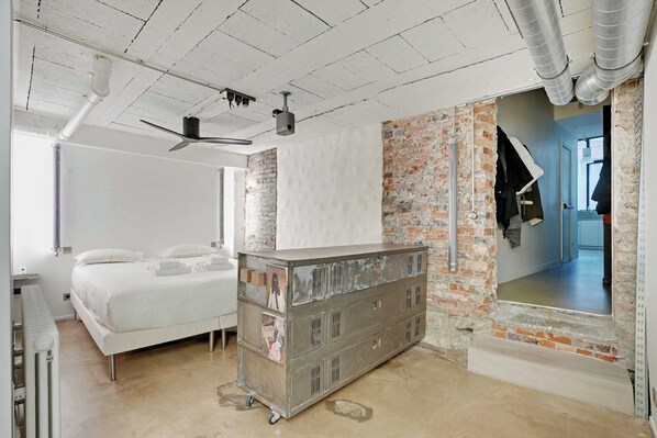Apartment | 2 bedrooms, laptop workspace, iron/ironing board, bed sheets - This is a Great Title (Paris)