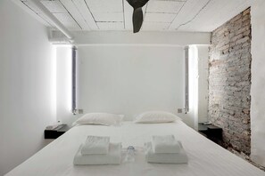 شقة | 2 عدّة غرف نوم ومساحة عمل للكمبيو�تر المحمول ومكواة/لوح كي وملاءات أسرّة