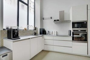 Appartement | Cuisine privée | Réfrigérateur, micro-ondes, four, plaque de cuisson