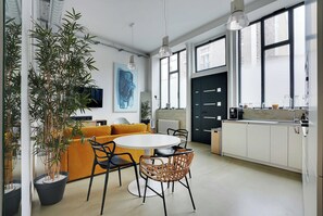 Apartment | Dining - This is a Great Title (Paris)