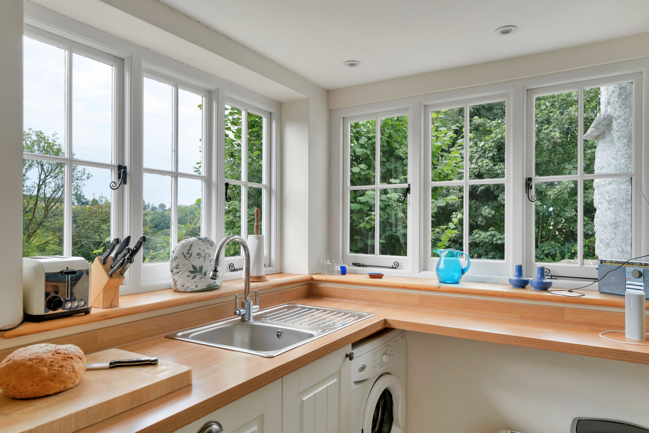 Kjøleskap, mikrobølgeovn, ovn og oppvaskmaskin