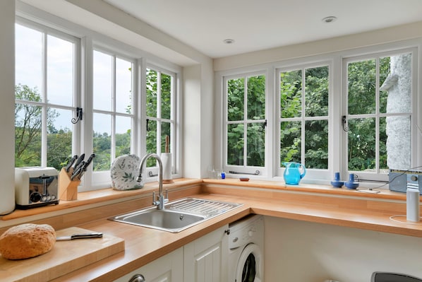 Kühlschrank, Mikrowelle, Ofen, Geschirrspüler