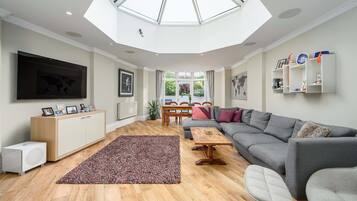 TV, fireplace, offices