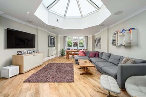 TV, fireplace, offices