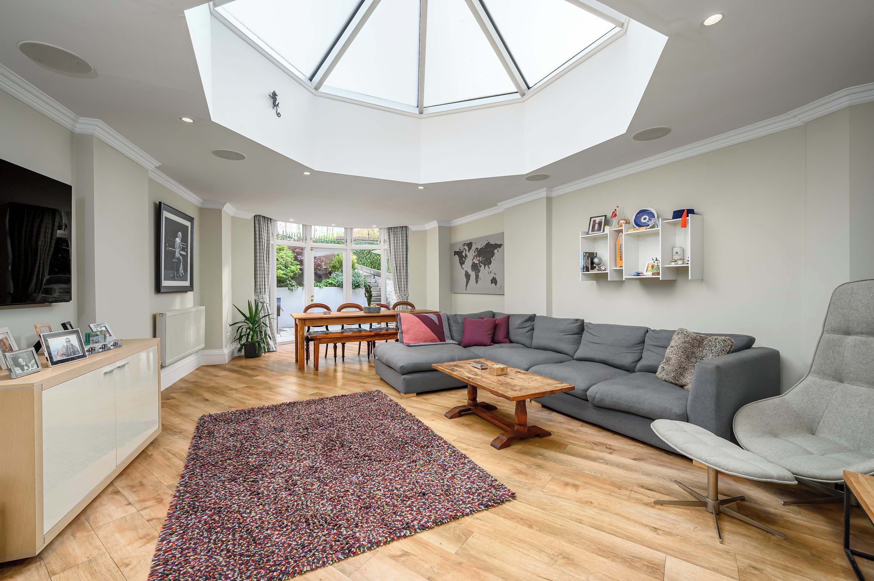 TV, peis og kontorer