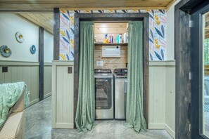 Interior - Firefly Ridge - pets, hot tub, games, fire pit (Mineral Bluff)