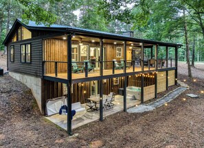 A cabin with a covered deck, outdoor seating, and a hot tub. - Firefly Ridge - pets, hot tub, games, fire pit (Mineral Bluff)