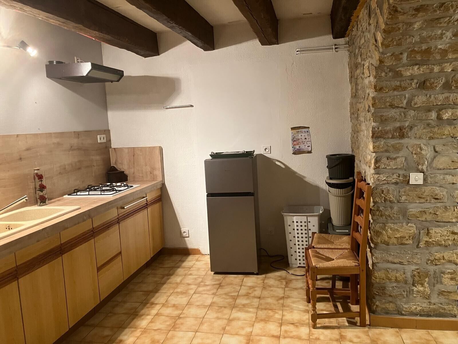 Coffee/tea maker, fridge, microwave, stovetop