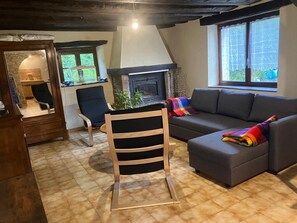 Fireplace, DVD player