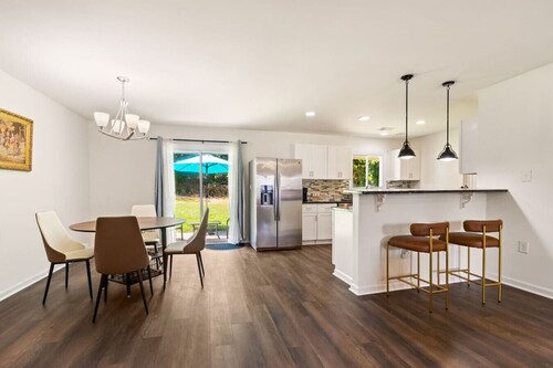 Private and Cozy 3 BEDR+2 BTH Single Fam Home