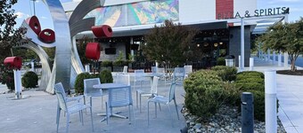 Private, Modern+Cozy 1 BEDR+1 BTH Suite, Location!