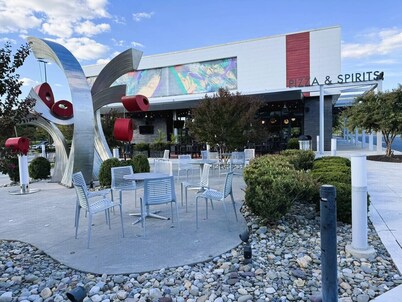 Private, Modern+Cozy 1 BEDR+1 BTH Suite, Location!