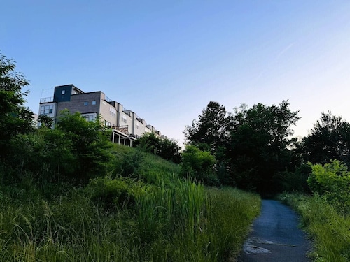 Private, Modern+Cozy 1 BEDR+1 BTH Suite, Location!