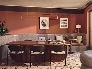 Apartment (1 Bedroom) | Lobby sitting area
