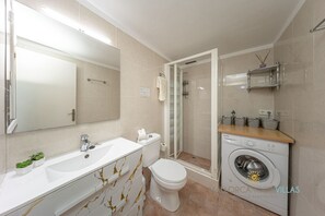 Douche, serviettes fournies