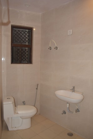 Deluxe Double Room | Bathroom