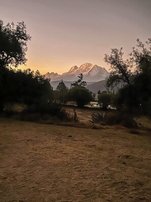 A mountainous landscape with a clear sky. - w Peaceful 1BR Surrounded by Nature in Huaraz (Yungar)